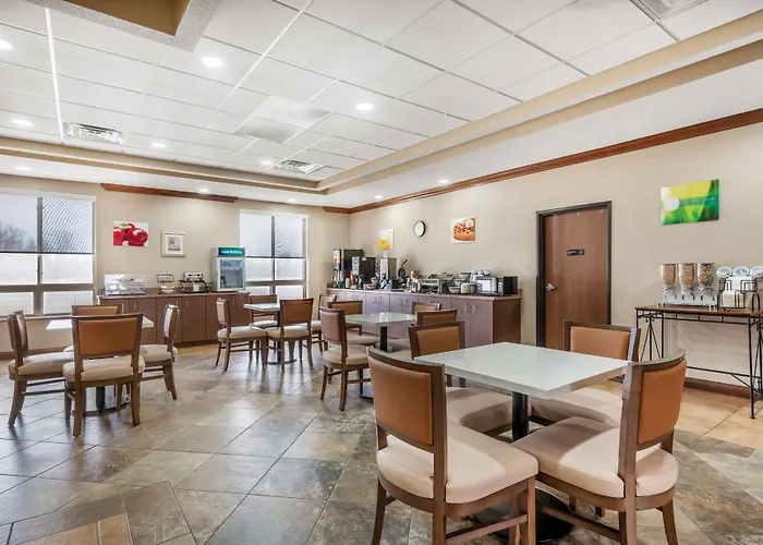 Quality Inn & Suites Near Owensboro & Holiday World Gold Award Winner